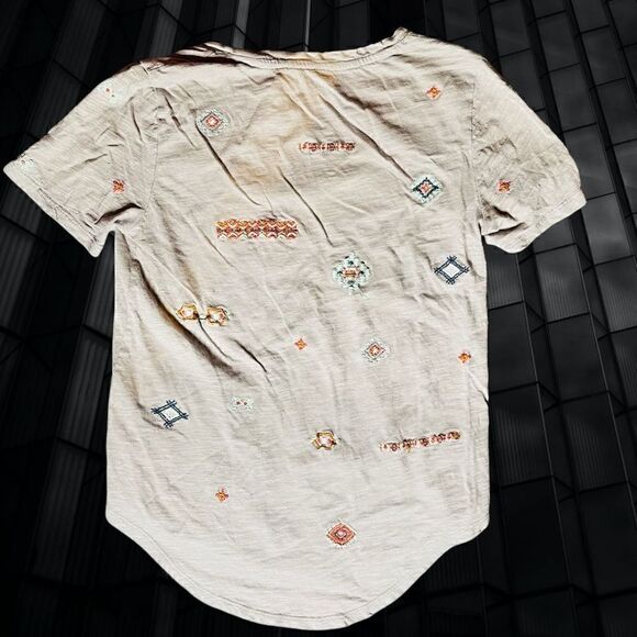 Lucky Brand Women's Gray Grey Tossed Floral Embroidered Tee Size Small - Picture 4 of 4